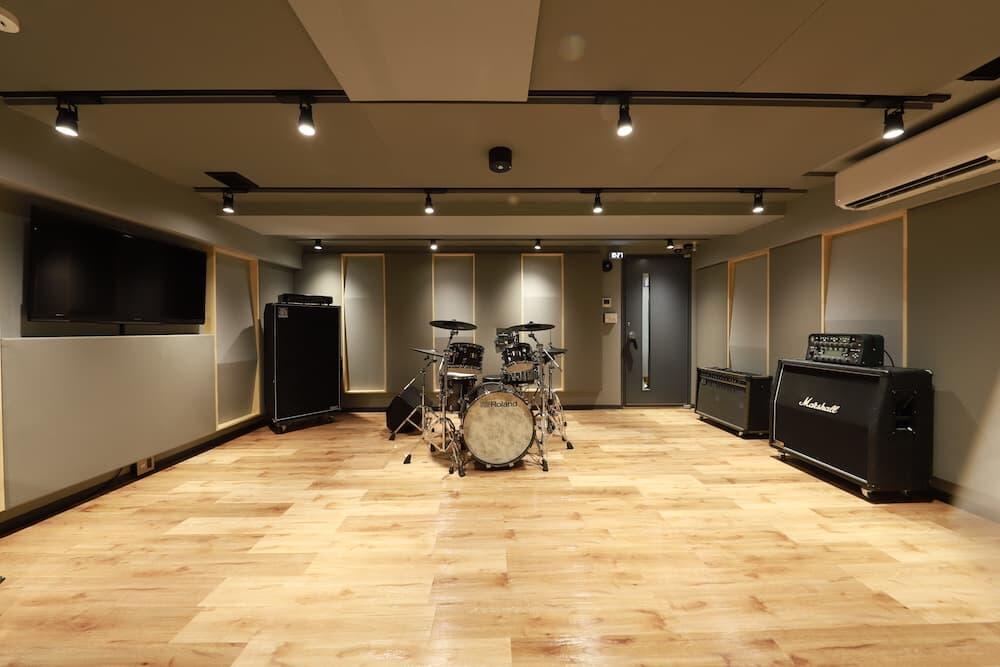 ABOUT SOUND STUDIO NOAH 2